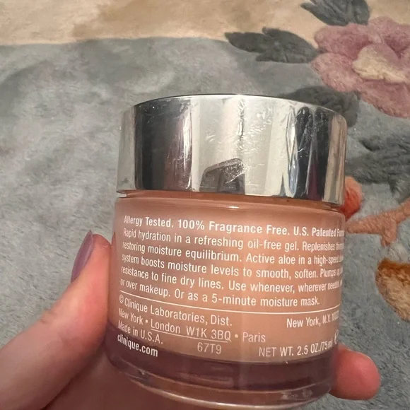 Clinique Moisture Surge Extra Thirsty Skin Relief - Peach with Silver Lid - Picture 2 of 4